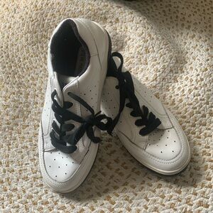 Steve Madden White Everlies